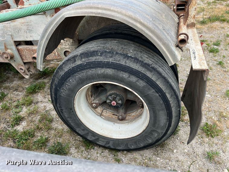 image for item LB9018 1974 Fruehauf  pneumatic dry bulk trailer