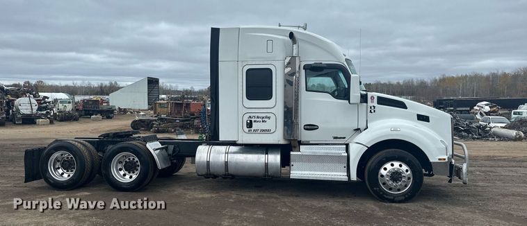image for item LO9324 2015 Kenworth T880  semi truck