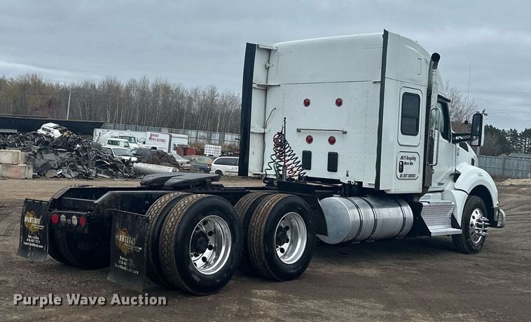 image for item LO9324 2015 Kenworth T880  semi truck