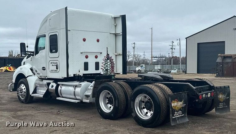 image for item LO9324 2015 Kenworth T880  semi truck