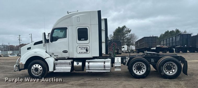 image for item LO9324 2015 Kenworth T880  semi truck