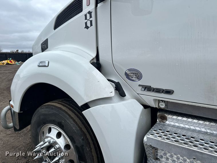 image for item LO9324 2015 Kenworth T880  semi truck