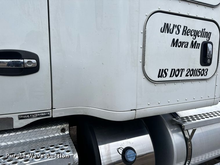 image for item LO9324 2015 Kenworth T880  semi truck