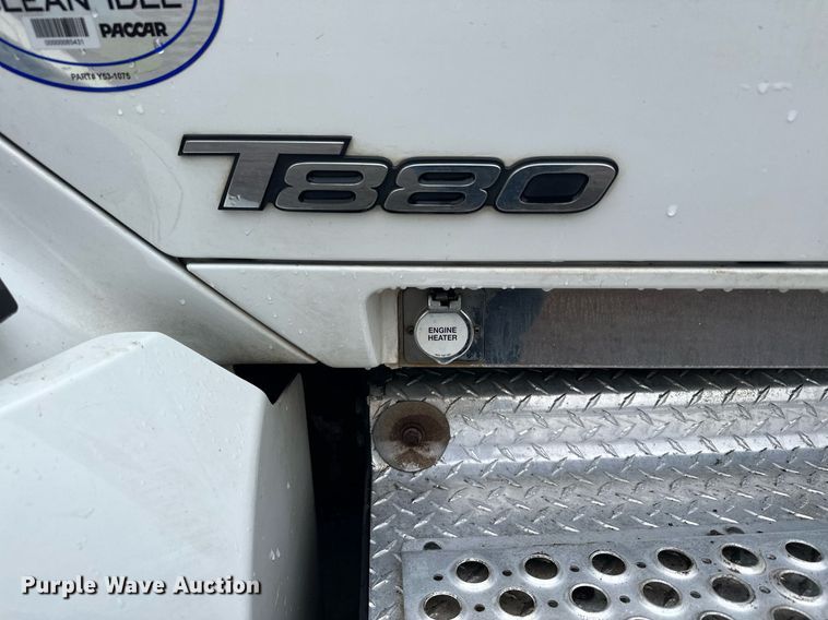 image for item LO9324 2015 Kenworth T880  semi truck