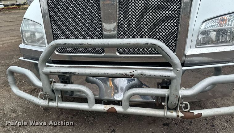 image for item LO9324 2015 Kenworth T880  semi truck