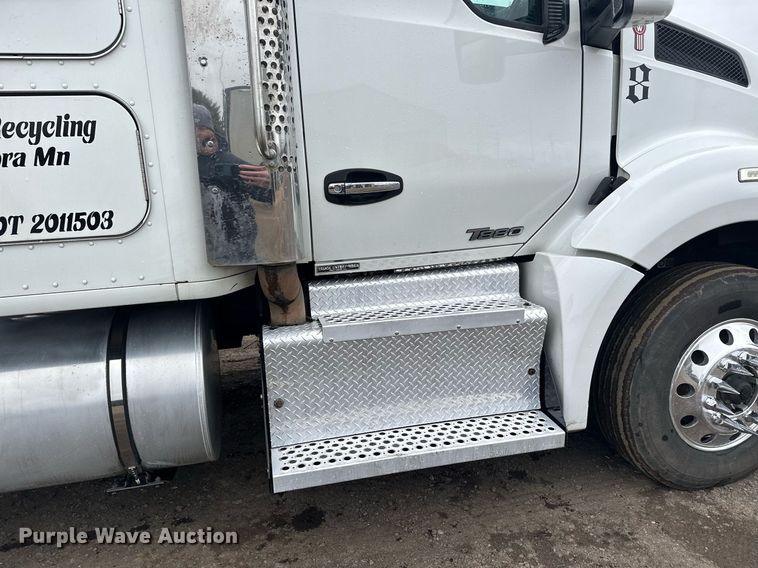 image for item LO9324 2015 Kenworth T880  semi truck