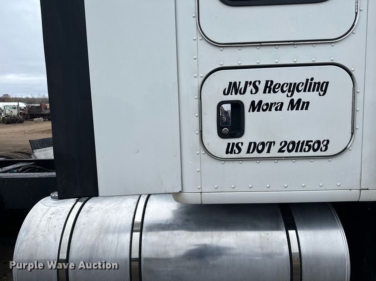 image for item LO9324 2015 Kenworth T880  semi truck