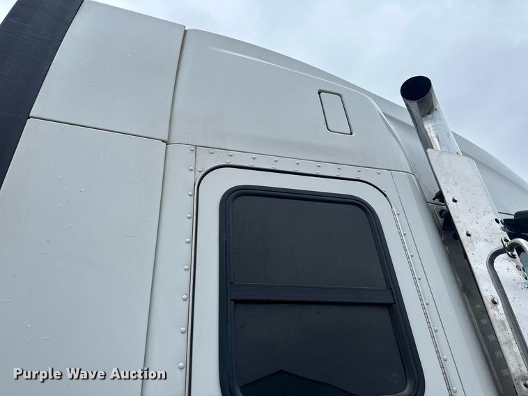 image for item LO9324 2015 Kenworth T880  semi truck