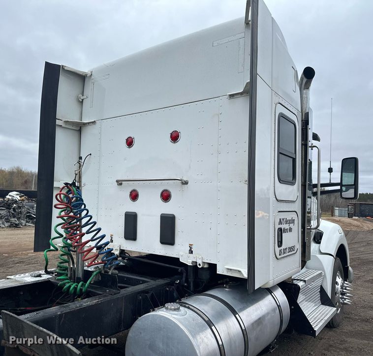 image for item LO9324 2015 Kenworth T880  semi truck