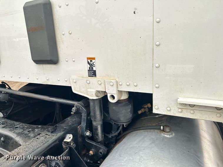 image for item LO9324 2015 Kenworth T880  semi truck