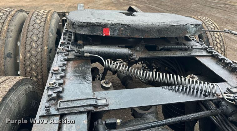 image for item LO9324 2015 Kenworth T880  semi truck