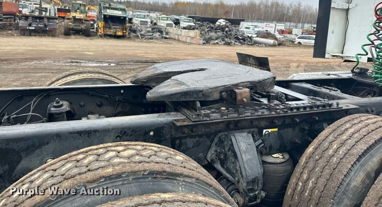 image for item LO9324 2015 Kenworth T880  semi truck