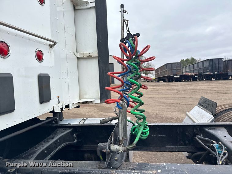 image for item LO9324 2015 Kenworth T880  semi truck