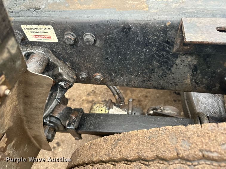 image for item LO9324 2015 Kenworth T880  semi truck