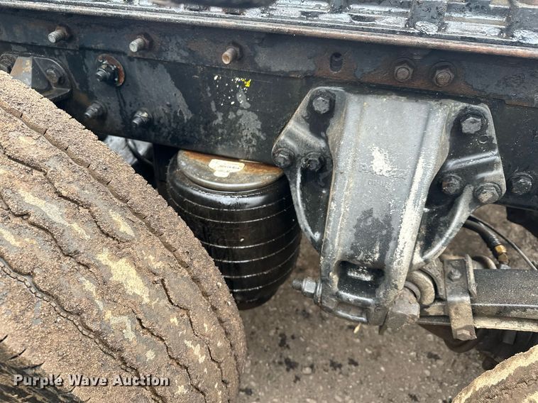 image for item LO9324 2015 Kenworth T880  semi truck