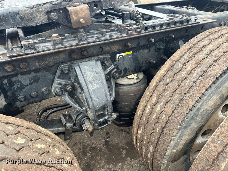 image for item LO9324 2015 Kenworth T880  semi truck