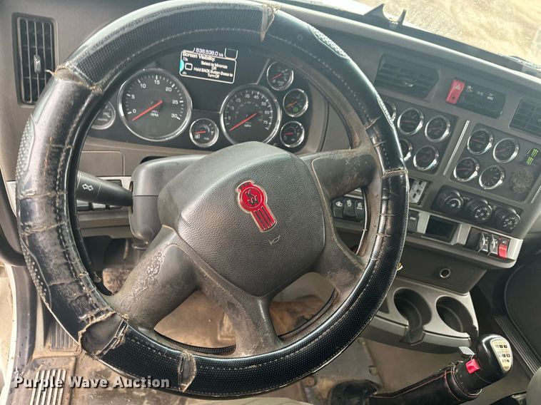 image for item LO9324 2015 Kenworth T880  semi truck
