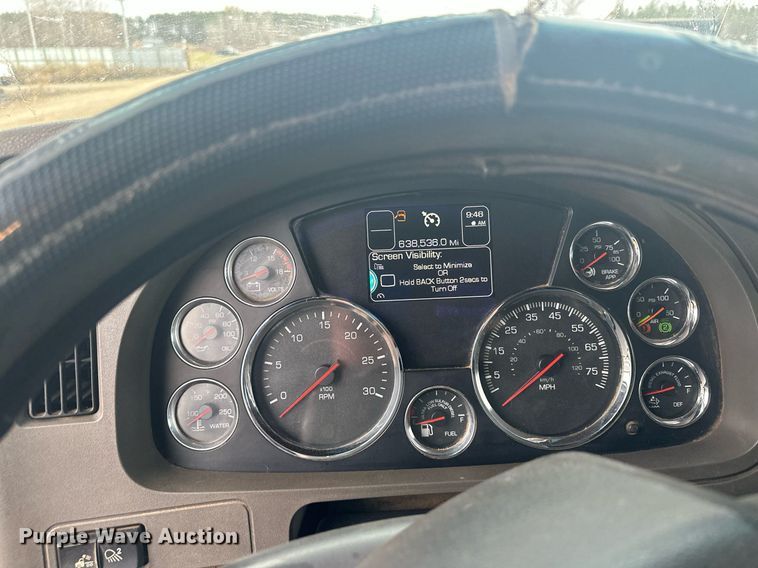 image for item LO9324 2015 Kenworth T880  semi truck