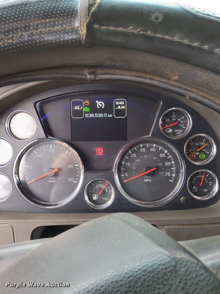 image for item LO9324 2015 Kenworth T880  semi truck