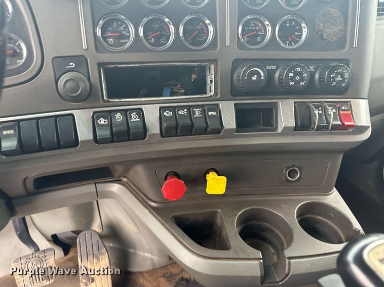 image for item LO9324 2015 Kenworth T880  semi truck