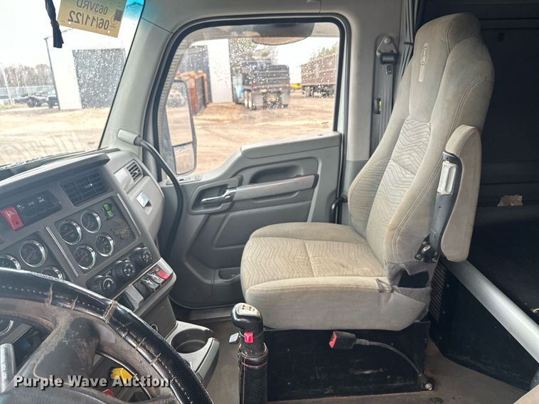 image for item LO9324 2015 Kenworth T880  semi truck