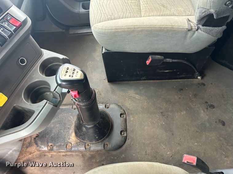 image for item LO9324 2015 Kenworth T880  semi truck