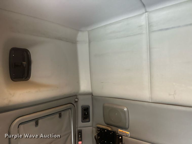 image for item LO9324 2015 Kenworth T880  semi truck