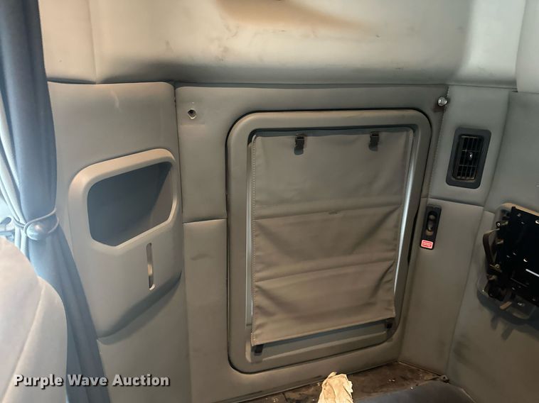 image for item LO9324 2015 Kenworth T880  semi truck