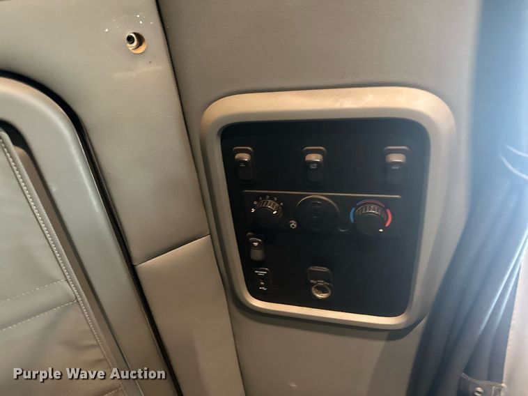 image for item LO9324 2015 Kenworth T880  semi truck