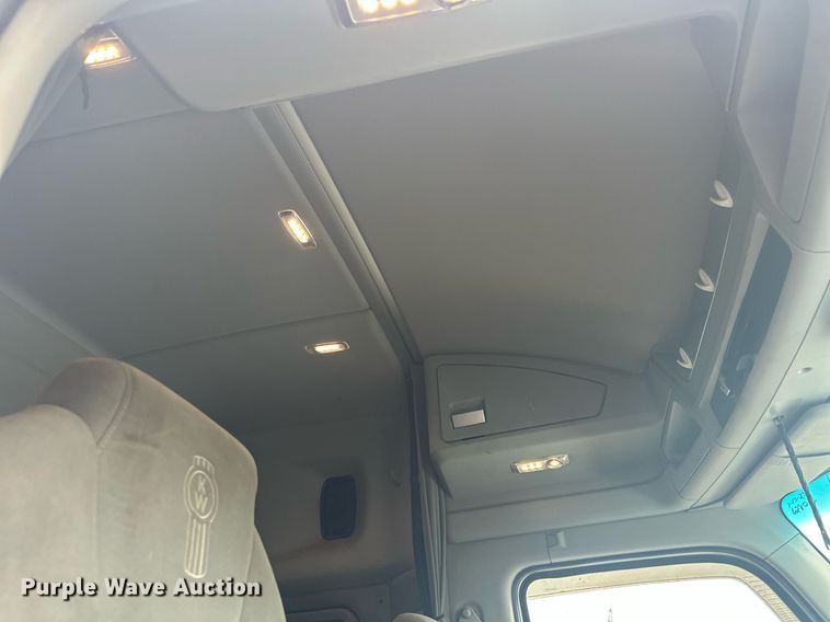 image for item LO9324 2015 Kenworth T880  semi truck