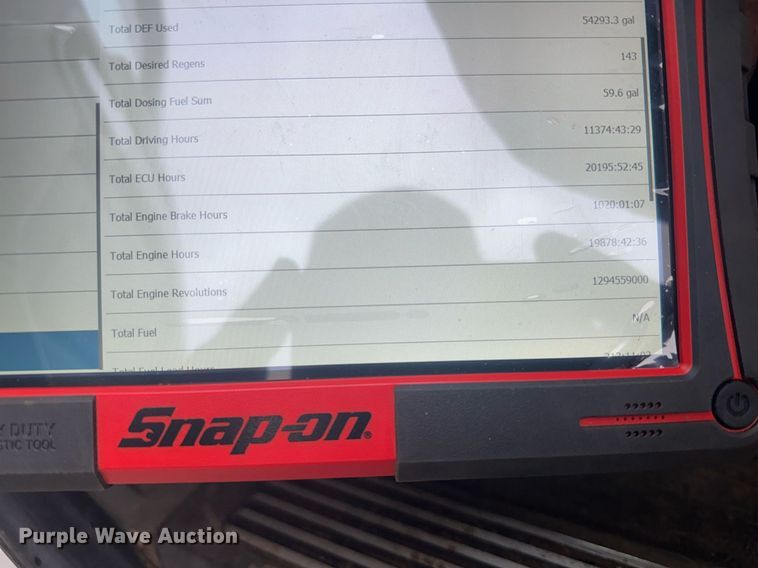 image for item LO9324 2015 Kenworth T880  semi truck