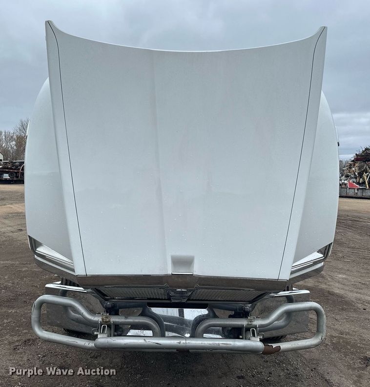 image for item LO9324 2015 Kenworth T880  semi truck