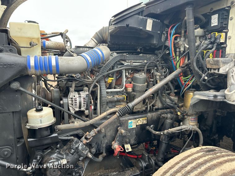 image for item LO9324 2015 Kenworth T880  semi truck