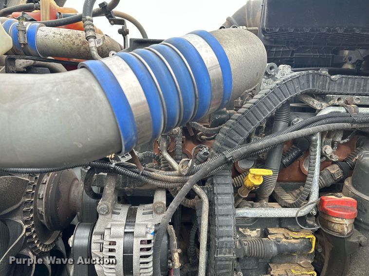 image for item LO9324 2015 Kenworth T880  semi truck