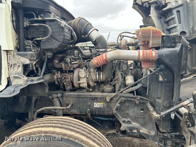 image for item LO9324 2015 Kenworth T880  semi truck