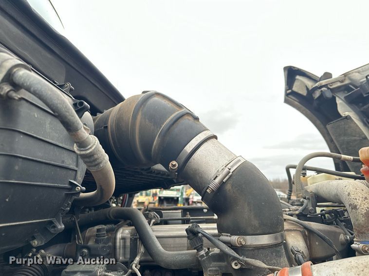 image for item LO9324 2015 Kenworth T880  semi truck