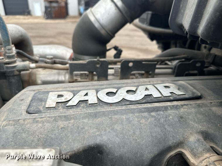 image for item LO9324 2015 Kenworth T880  semi truck