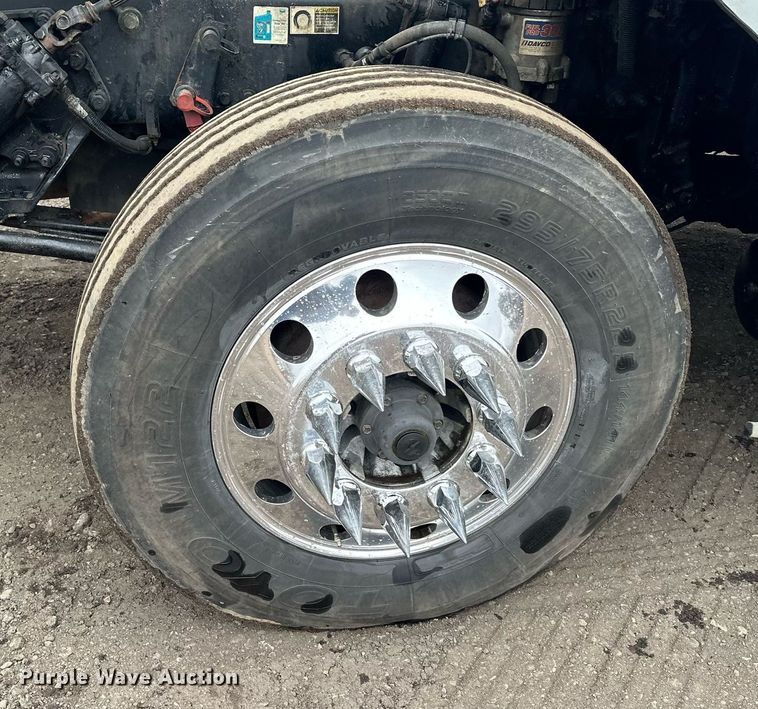 image for item LO9324 2015 Kenworth T880  semi truck