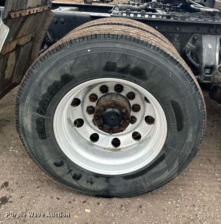 image for item LO9324 2015 Kenworth T880  semi truck