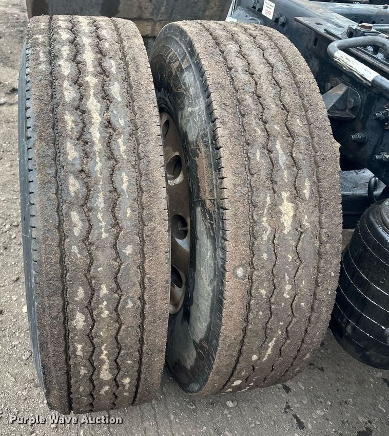 image for item LO9324 2015 Kenworth T880  semi truck