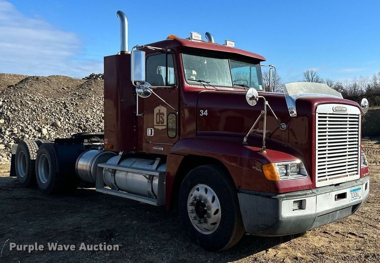 image for item LO9337 1998 Freightliner FLD  semi truck