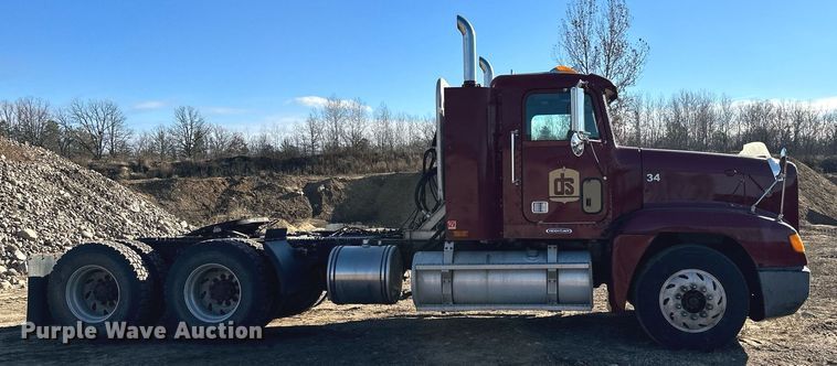 image for item LO9337 1998 Freightliner FLD  semi truck