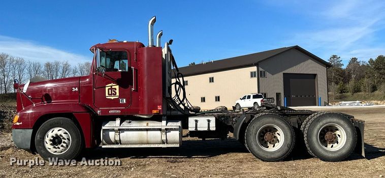 image for item LO9337 1998 Freightliner FLD  semi truck