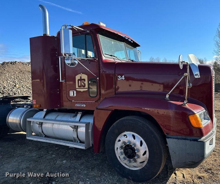 image for item LO9337 1998 Freightliner FLD  semi truck