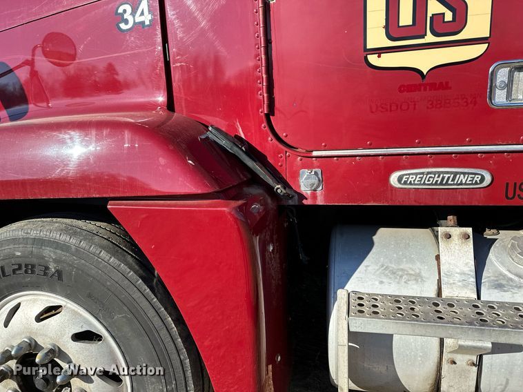 image for item LO9337 1998 Freightliner FLD  semi truck