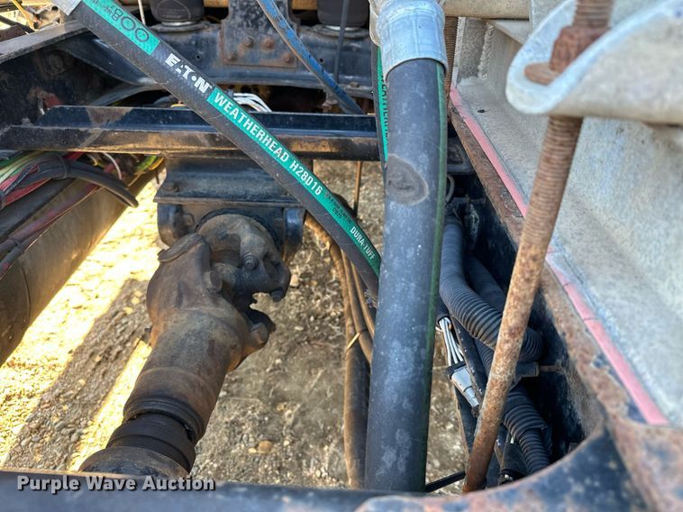 image for item LO9337 1998 Freightliner FLD  semi truck