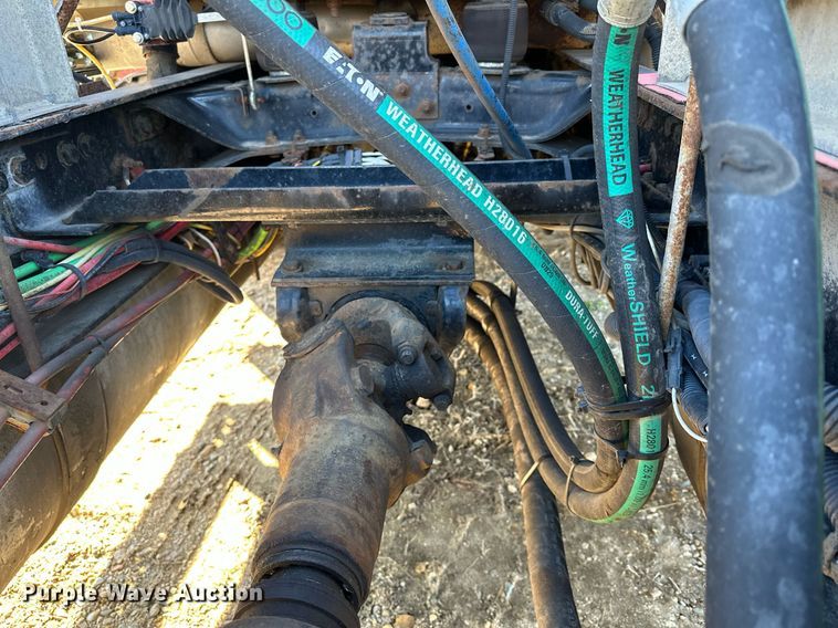 image for item LO9337 1998 Freightliner FLD  semi truck