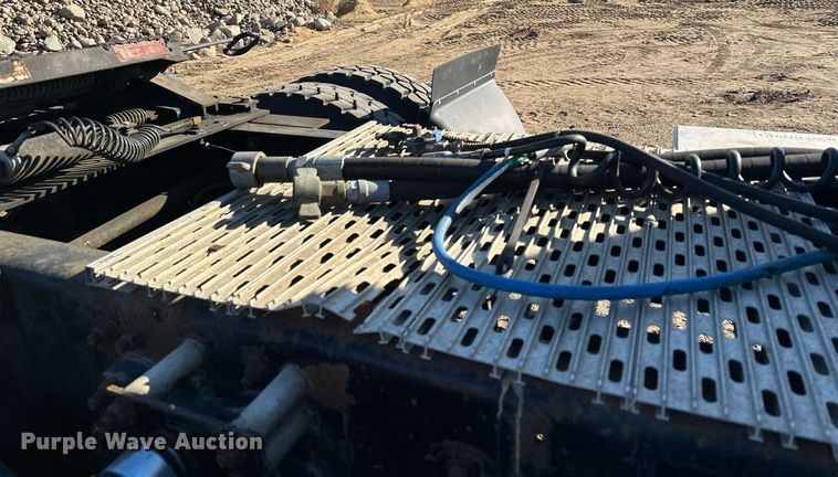 image for item LO9337 1998 Freightliner FLD  semi truck