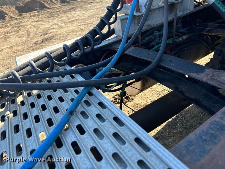 image for item LO9337 1998 Freightliner FLD  semi truck