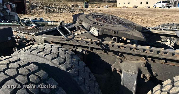 image for item LO9337 1998 Freightliner FLD  semi truck